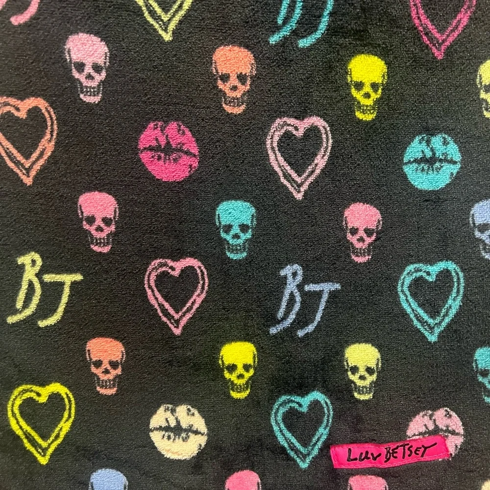 Betsey Johnson skull blanket